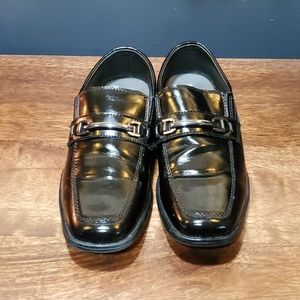 (G)Boys dress shoes size 5M